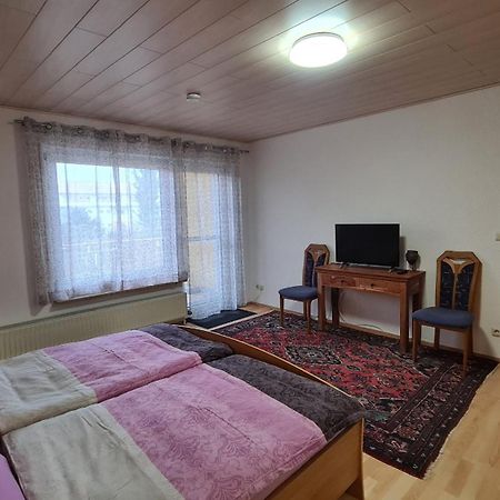 Gemuetliche 120 Qm Ferienwohnung Mit Balkon Adelsdorf Exteriör bild