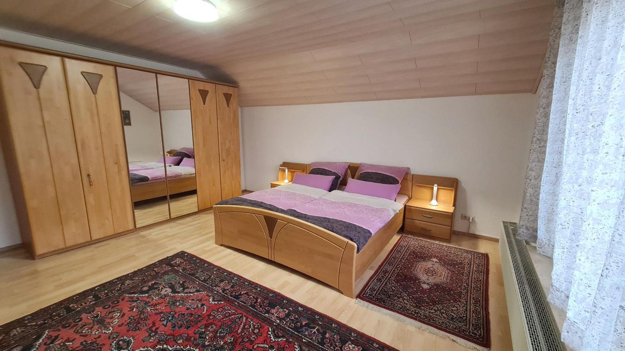 Gemuetliche 120 Qm Ferienwohnung Mit Balkon Adelsdorf Exteriör bild